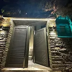 Oasis Urban Apartment- Brand New, Private Patio & 3 Bedrooms