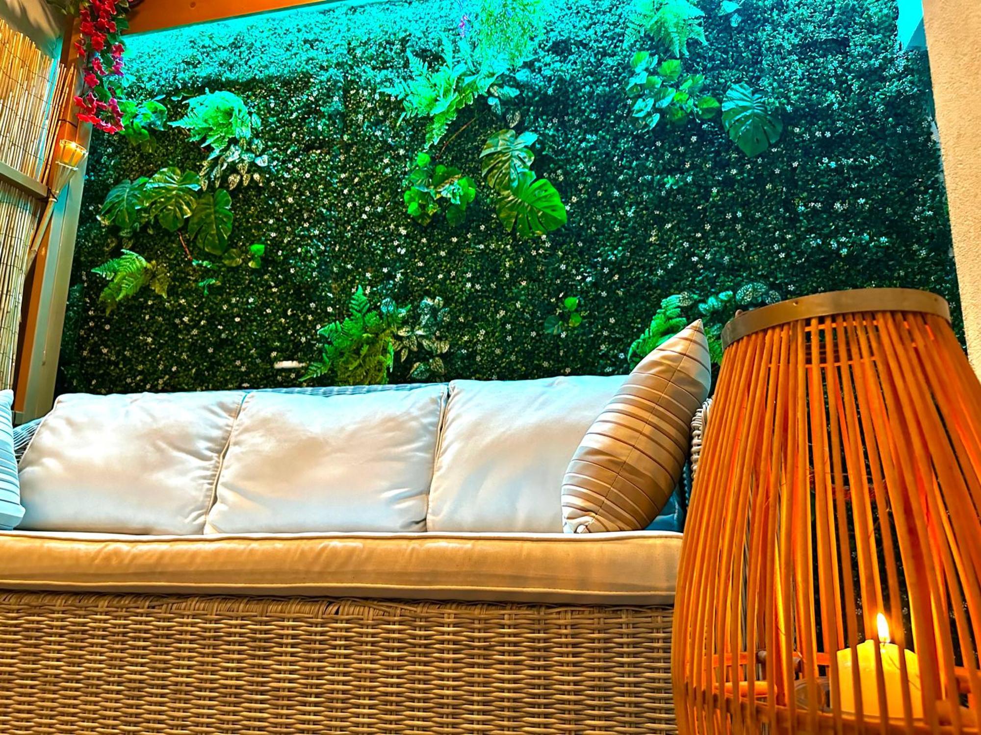 Oasis Urban Apartment- Brand New, Private Patio & 3 Bedrooms Appartement