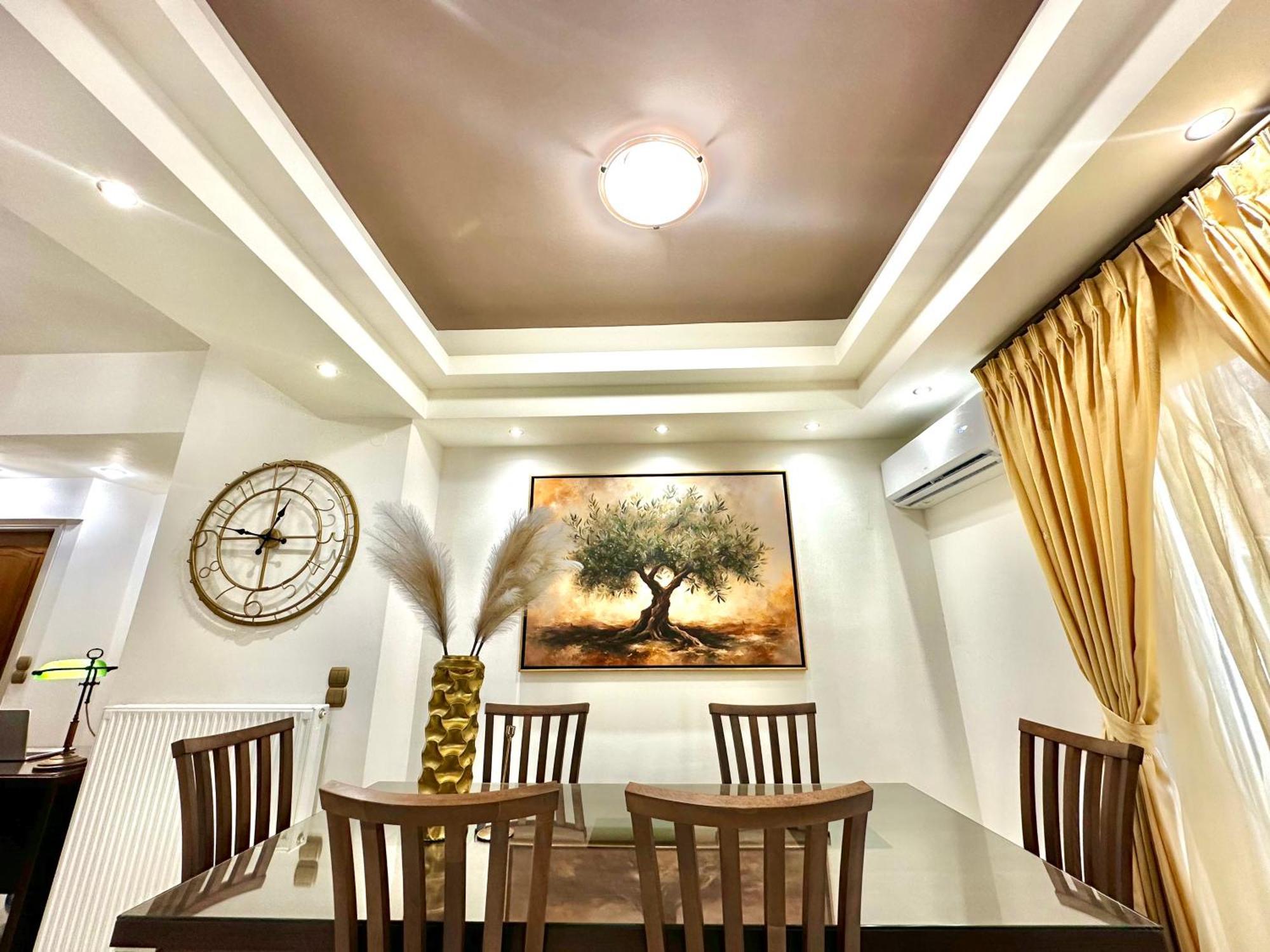 Oasis Urban Apartment- Brand New, Private Patio & 3 Bedrooms Héraklion