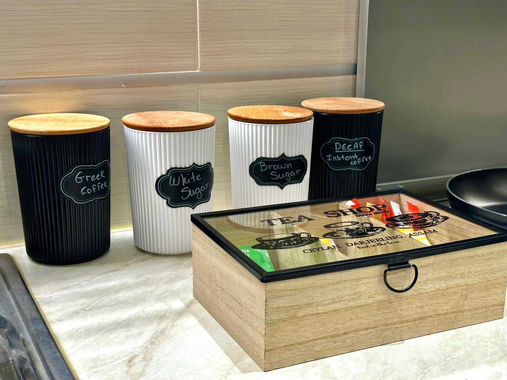 Oasis Urban Apartment- Brand New, Private Patio & 3 Bedrooms
