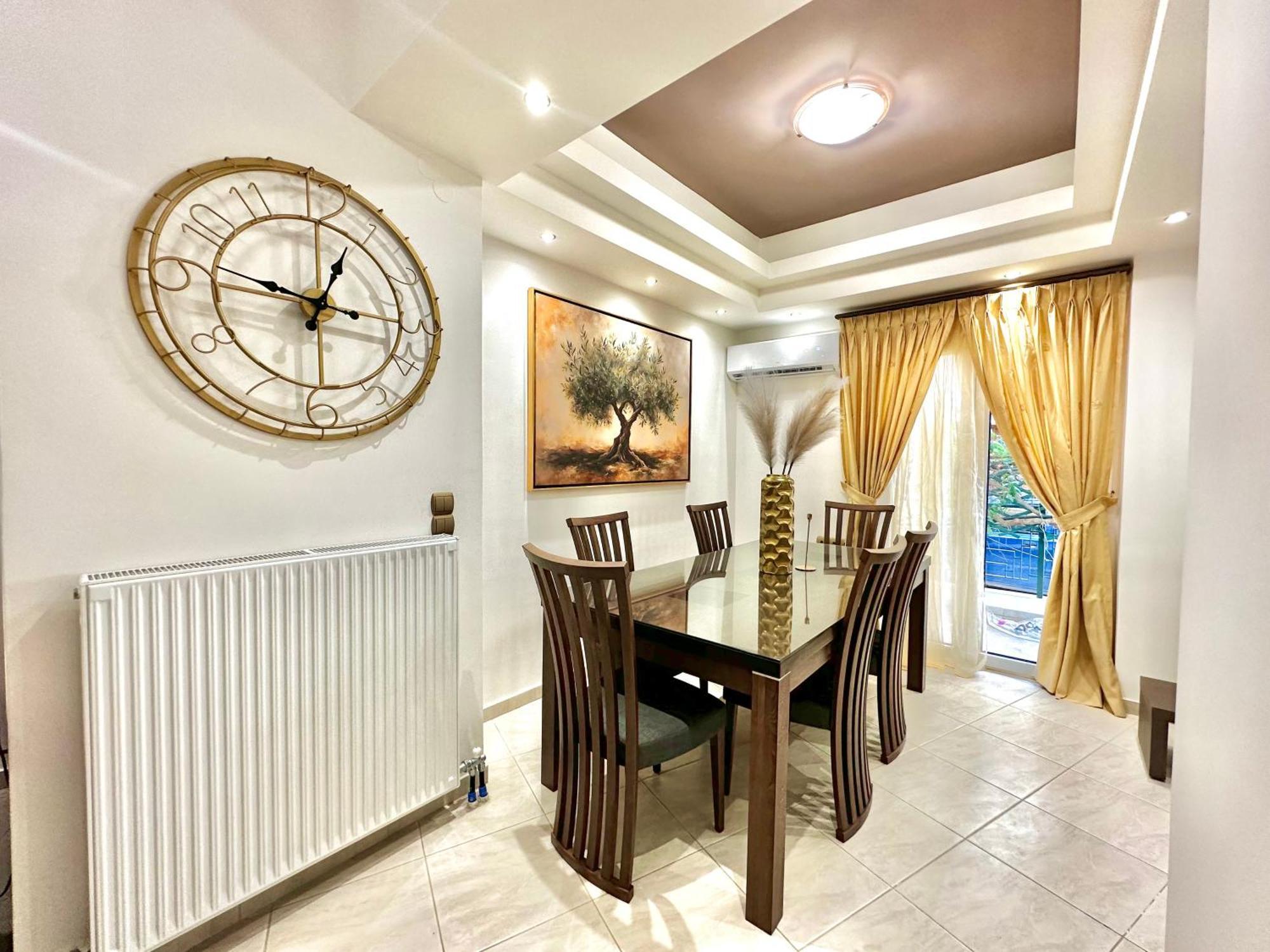Oasis Urban Apartment- Brand New, Private Patio & 3 Bedrooms * Héraklion
