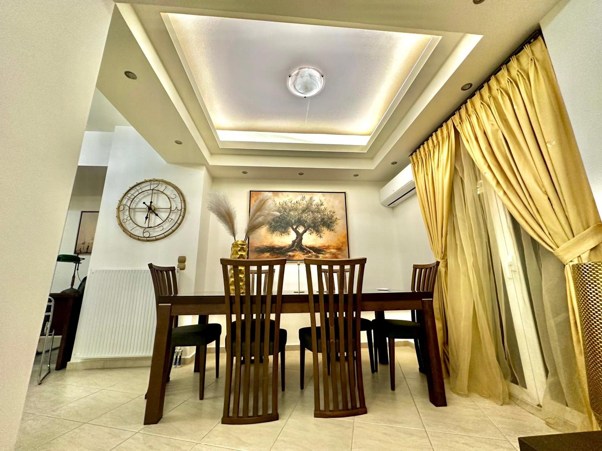 Oasis Urban Apartment- Brand New, Private Patio & 3 Bedrooms *